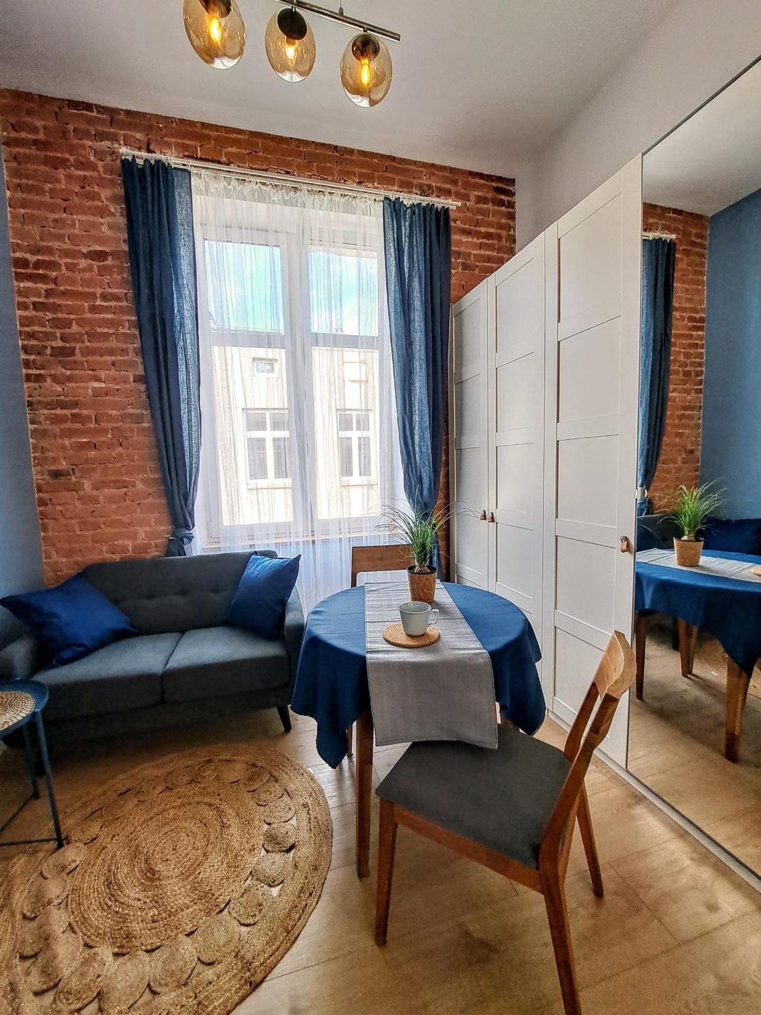Mielczarskiego C Przy Manufakturze * Lodz (Lodz)